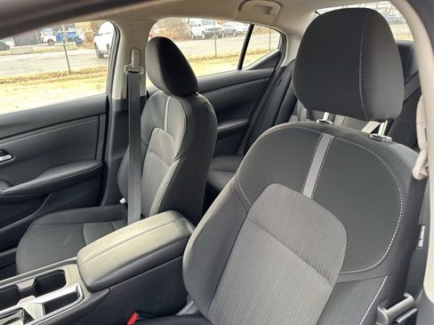 Used 2025 Nissan Sentra SV image 7