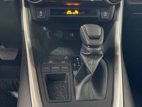 Used 2025 Toyota RAV4 XLE FWD image 42