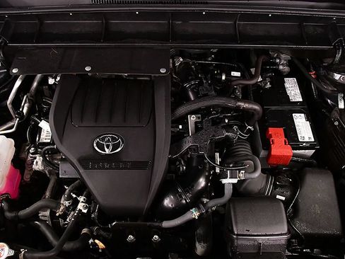 Used 2023 Toyota Highlander LE AWD/4WD image 34