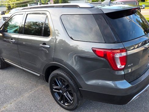 Used 2017 Ford Explorer XLT w/ Equipment Group 202A AWD/4WD image 11
