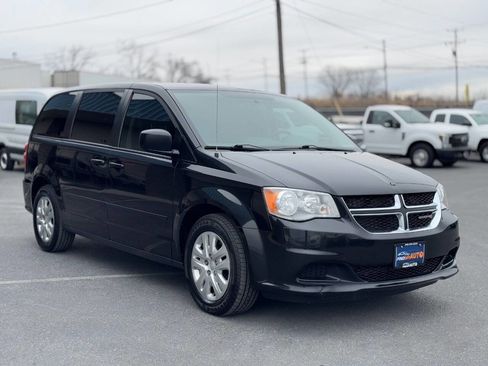 Used 2016 Dodge Grand Caravan SE w/ Quick Order Package 29E SE image 3