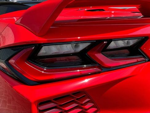 Used 2021 Chevrolet Corvette Stingray Premium Conv w/ Z51 Performance Package image 27