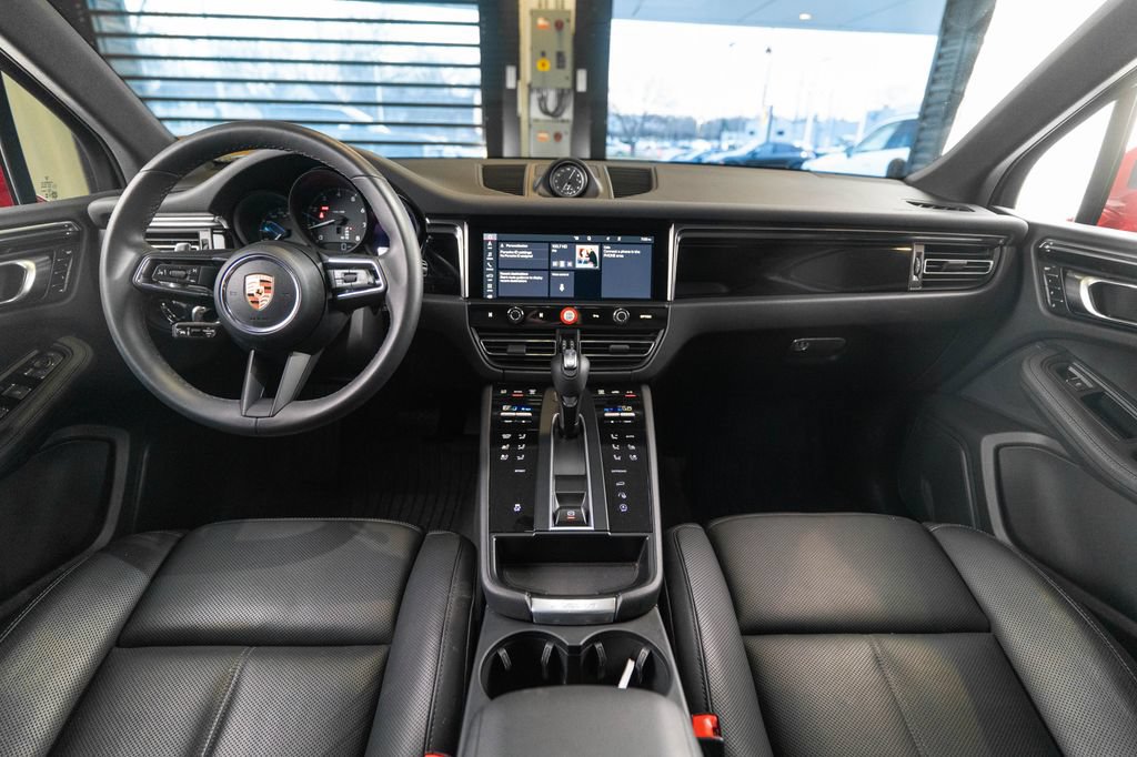 Certified 2026 Porsche Macan AWD/4WD image 14