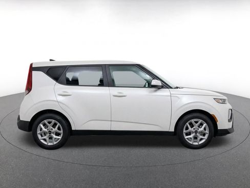 Used 2025 Kia Soul LX w/ LX Technology Package FWD image 10