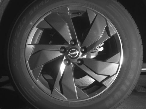 Used 2025 Nissan Rogue SV image 14