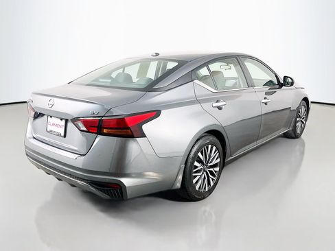 Used 2023 Nissan Altima 2.5 SV FWD image 6