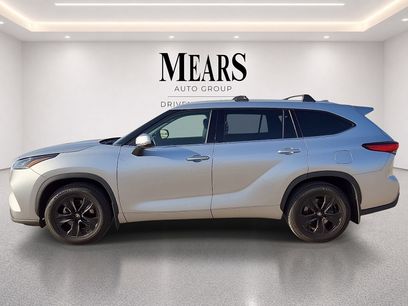 Used 2022 Toyota Highlander XLE