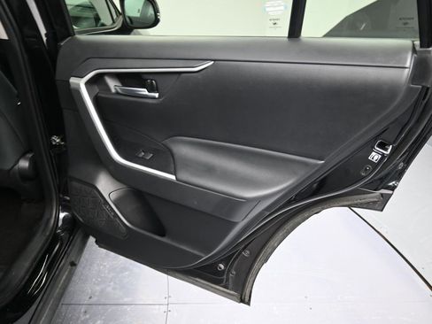 Used 2020 Toyota RAV4 XLE image 24