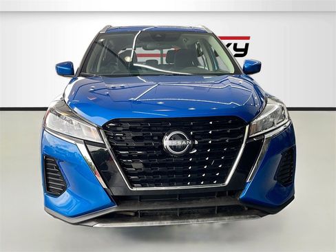 Used 2024 Nissan Kicks SV image 2
