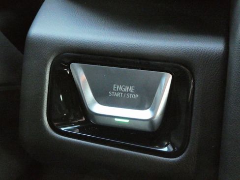 Certified 2025 GMC Yukon Denali image 9