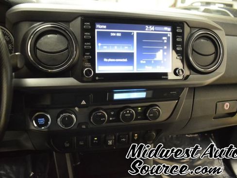 Used 2021 Toyota Tacoma TRD Off-Road w/ Technology Package image 17