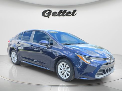 Used 2024 Toyota Corolla LE w/ LE Convenience Package FWD image 2