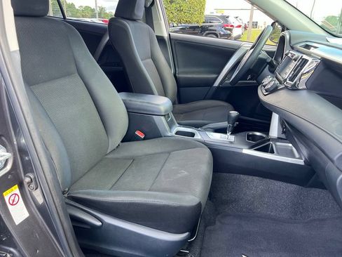 Used 2018 Toyota RAV4 LE FWD image 18