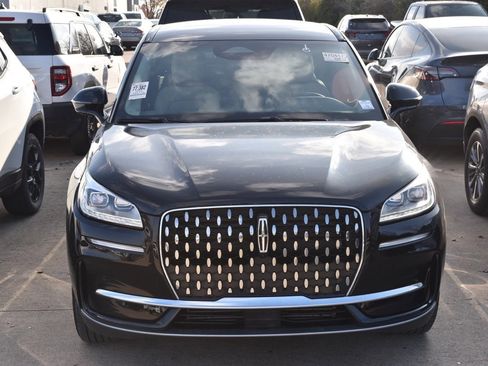 Used 2025 Lincoln Corsair Reserve w/ Towing Package image 3