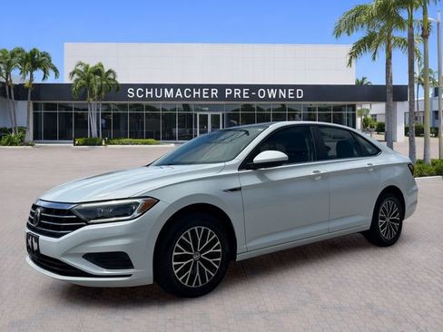 Used 2019 Volkswagen Jetta SEL w/ Cold Weather Package FWD image 3