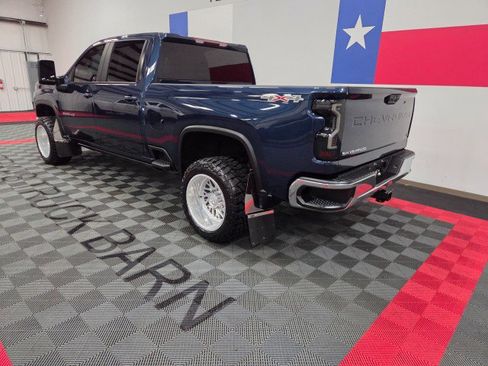 Used 2022 Chevrolet Silverado 2500 LT w/ Convenience Package image 11