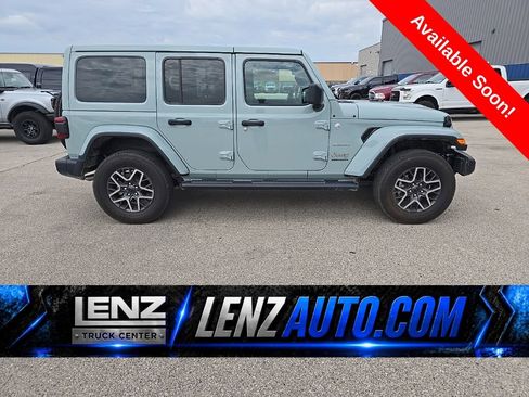Used 2024 Jeep Wrangler Unlimited Sahara w/ Technology Group AWD/4WD image 1