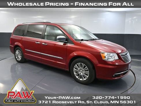 Used 2016 Chrysler Town & Country Touring-L FWD image 1