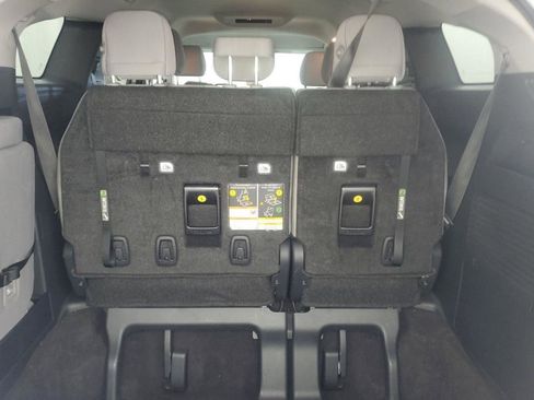 Used 2025 Toyota Sienna LE image 8