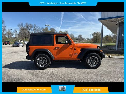Used 2025 Jeep Wrangler Sport AWD/4WD image 6