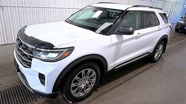 Used 2025 Ford Explorer Active w/ Active Comfort Package AWD/4WD image 1