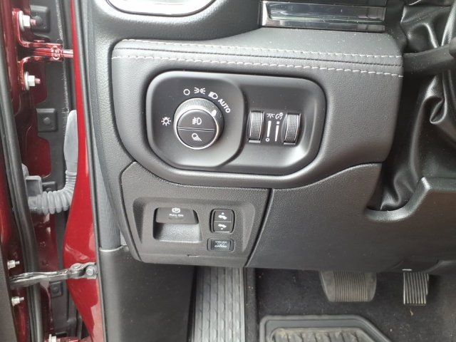Used 2025 RAM 1500 Limited w/ Trailer Tow Group AWD/4WD image 11