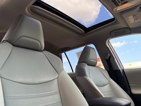 Used 2019 Toyota RAV4 XLE Premium w/ Advanced Technology Package AWD/4WD image 18