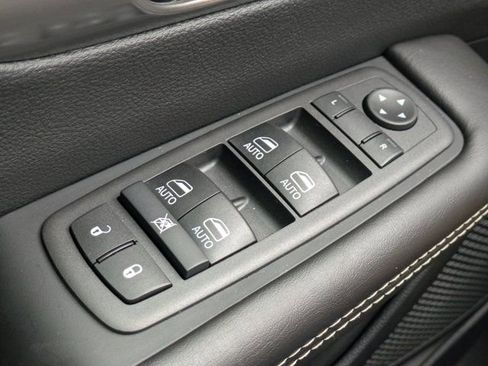 New 2026 Chrysler Pacifica Select FWD image 20