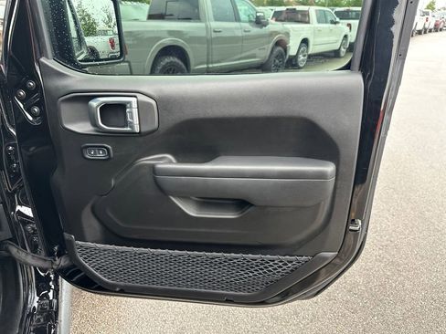 Used 2025 Jeep Wrangler Sport AWD/4WD image 28