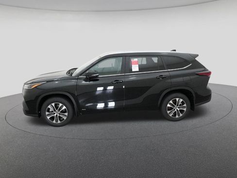 New 2026 Toyota Highlander XLE AWD/4WD image 3