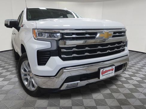 Used 2025 Chevrolet Silverado 1500 LTZ AWD/4WD image 2