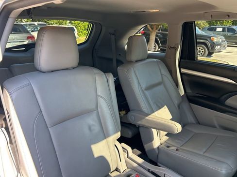 Used 2017 Toyota Highlander XLE image 51