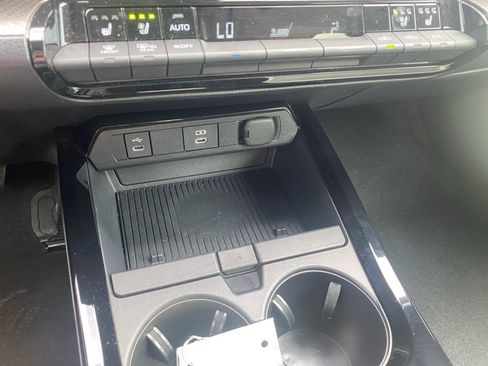 Used 2025 Toyota Prius Limited FWD image 22