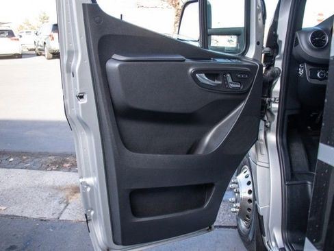 Used 2022 Mercedes-Benz Sprinter 3500 image 9