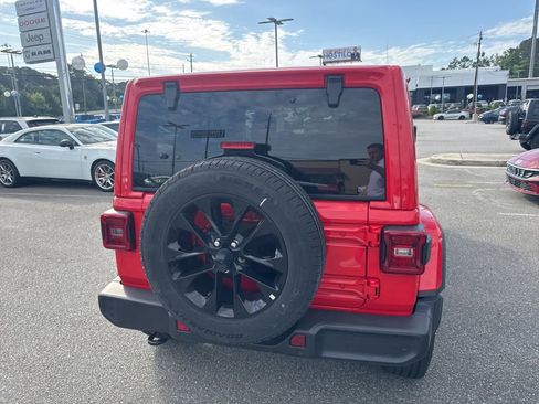 Used 2025 Jeep Wrangler Unlimited Sahara w/ Safety Group AWD/4WD image 9