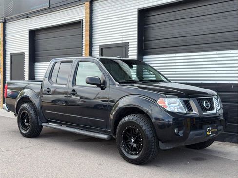 Used 2013 Nissan Frontier SV w/ SV Value Truck Pkg RWD image 12