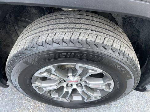 Used 2025 GMC Sierra 1500 SLT image 4