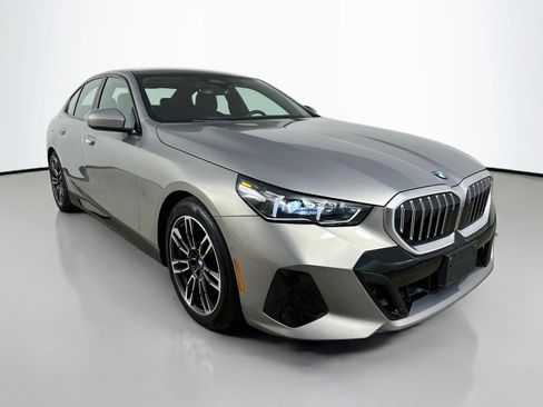 Used 2026 BMW 540i xDrive w/ M Sport Package AWD/4WD image 3