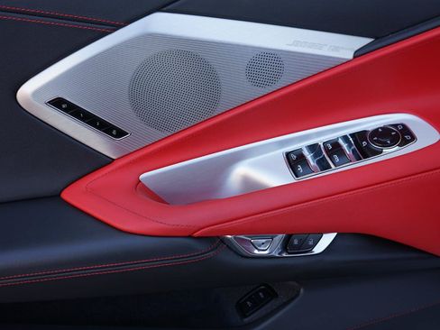 Used 2022 Chevrolet Corvette Stingray Preferred Conv w/ Z51 Performance Package RWD image 9