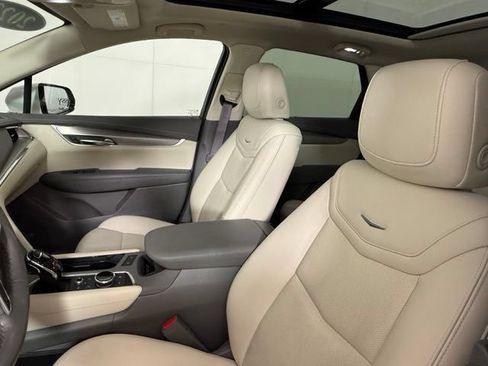 Used 2022 Cadillac XT5 Premium Luxury FWD image 6