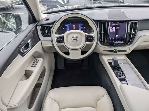 Certified 2023 Volvo XC60 B5 Plus AWD/4WD image 18