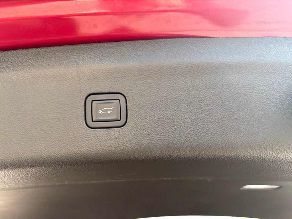 Used 2023 Buick Enclave Essence w/ Experience Buick Package FWD image 11