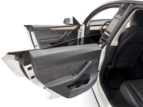 Certified 2023 Tesla Model Y AWD image 10
