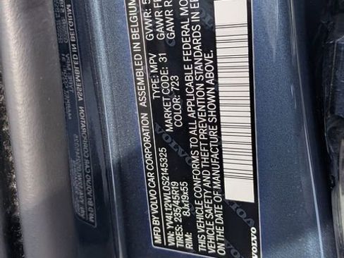 Certified 2025 Volvo V60 B5 Cross Country Ultra image 32