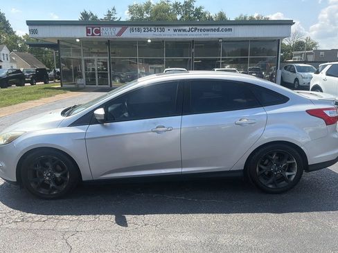 Used 2014 Ford Focus SE w/ Equipment Group 201A FWD image 8