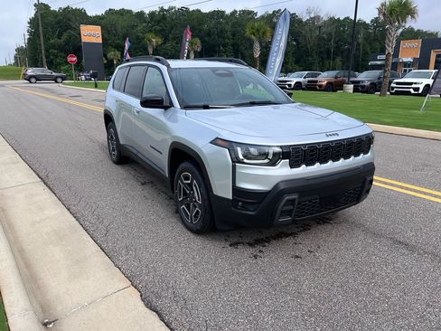 New 2026 Jeep Cherokee Laredo AWD/4WD image 1