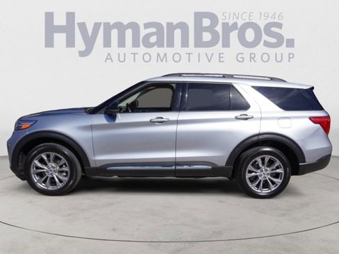 Used 2022 Ford Explorer XLT w/ Equipment Group 202A image 2