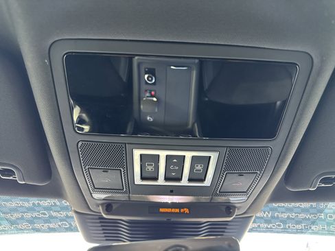 Used 2023 Land Rover Discovery S R-Dynamic image 28