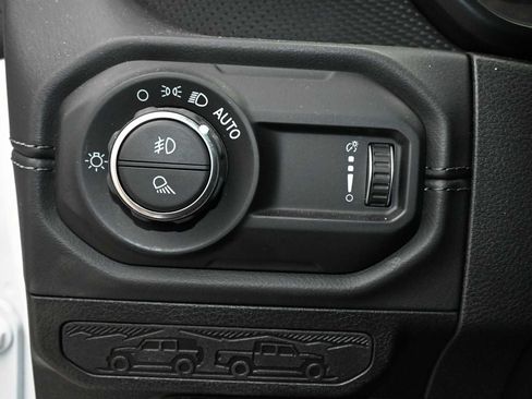 Used 2026 Jeep Gladiator Rubicon AWD/4WD image 12