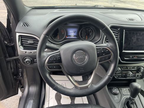 Used 2019 Jeep Cherokee High Altitude image 12